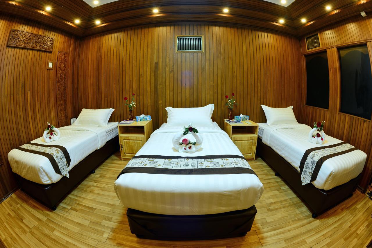 Backpacker Hostel (Adults Only) Γιανγκόν Εξωτερικό φωτογραφία
