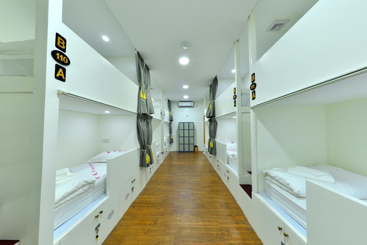 Backpacker Hostel (Adults Only) Γιανγκόν Εξωτερικό φωτογραφία