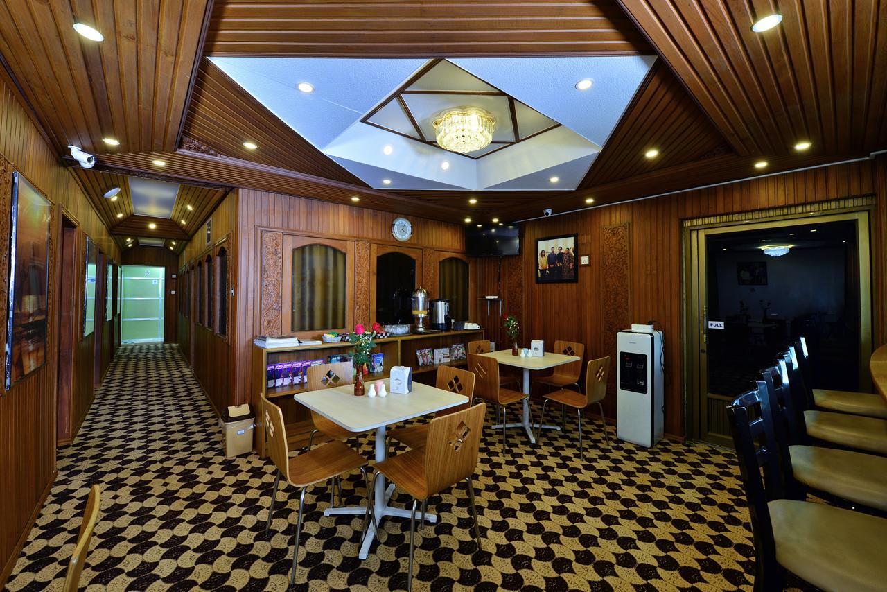 Backpacker Hostel (Adults Only) Γιανγκόν Εξωτερικό φωτογραφία