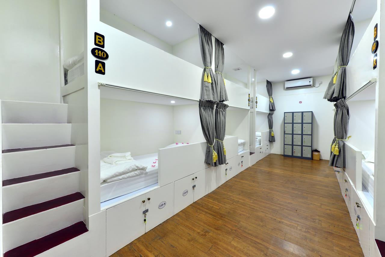 Backpacker Hostel (Adults Only) Γιανγκόν Εξωτερικό φωτογραφία