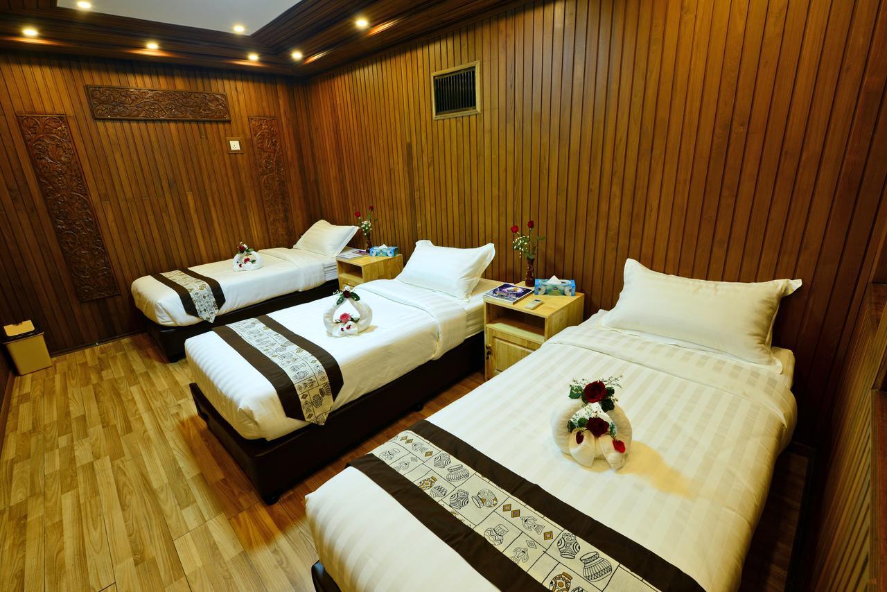 Backpacker Hostel (Adults Only) Γιανγκόν Εξωτερικό φωτογραφία