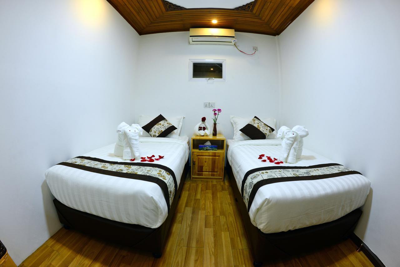 Backpacker Hostel (Adults Only) Γιανγκόν Εξωτερικό φωτογραφία