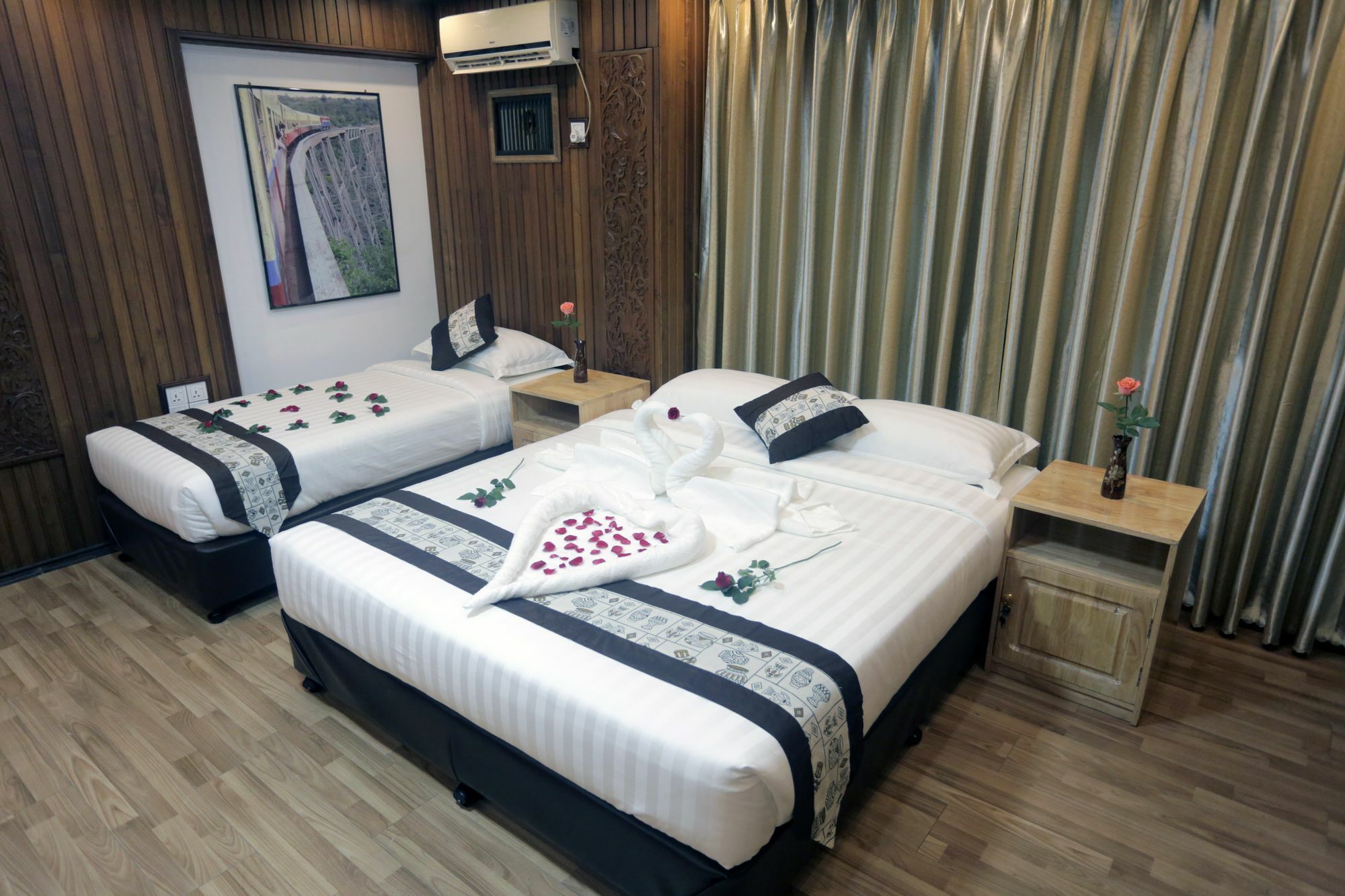 Backpacker Hostel (Adults Only) Γιανγκόν Εξωτερικό φωτογραφία