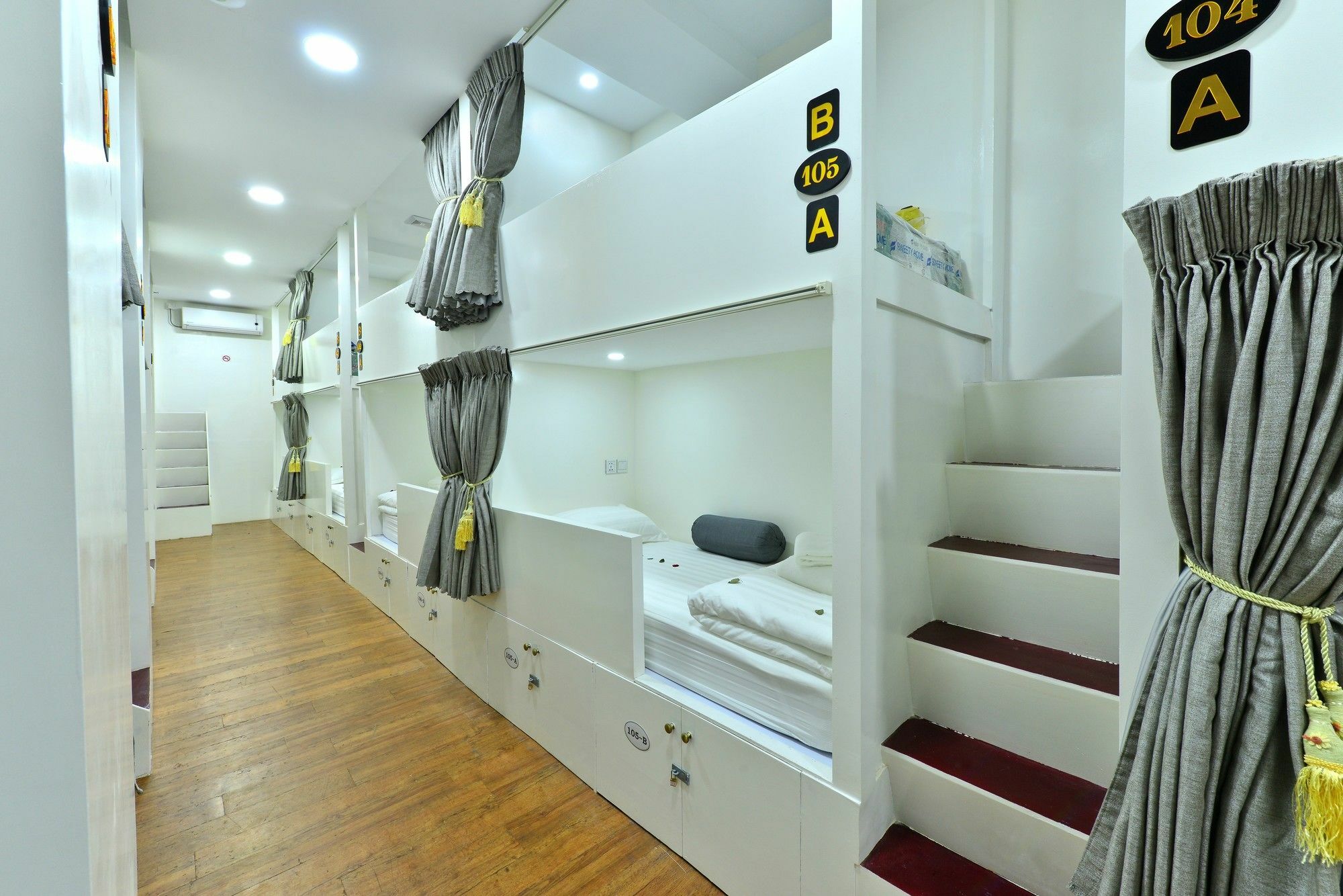 Backpacker Hostel (Adults Only) Γιανγκόν Εξωτερικό φωτογραφία