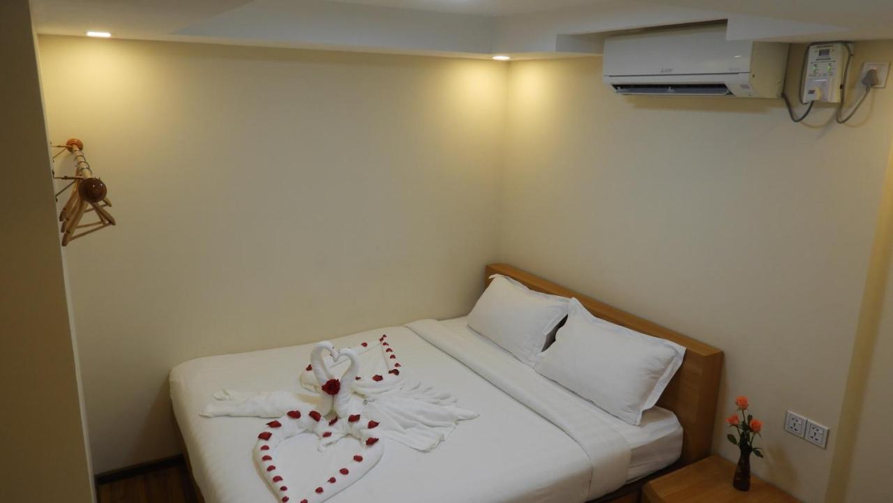 Backpacker Hostel (Adults Only) Γιανγκόν Εξωτερικό φωτογραφία