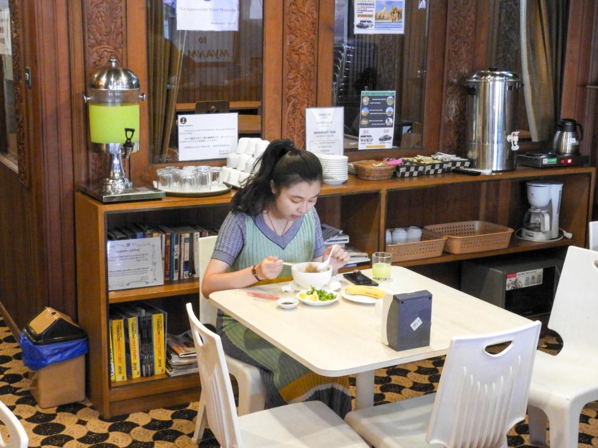 Backpacker Hostel (Adults Only) Γιανγκόν Εξωτερικό φωτογραφία