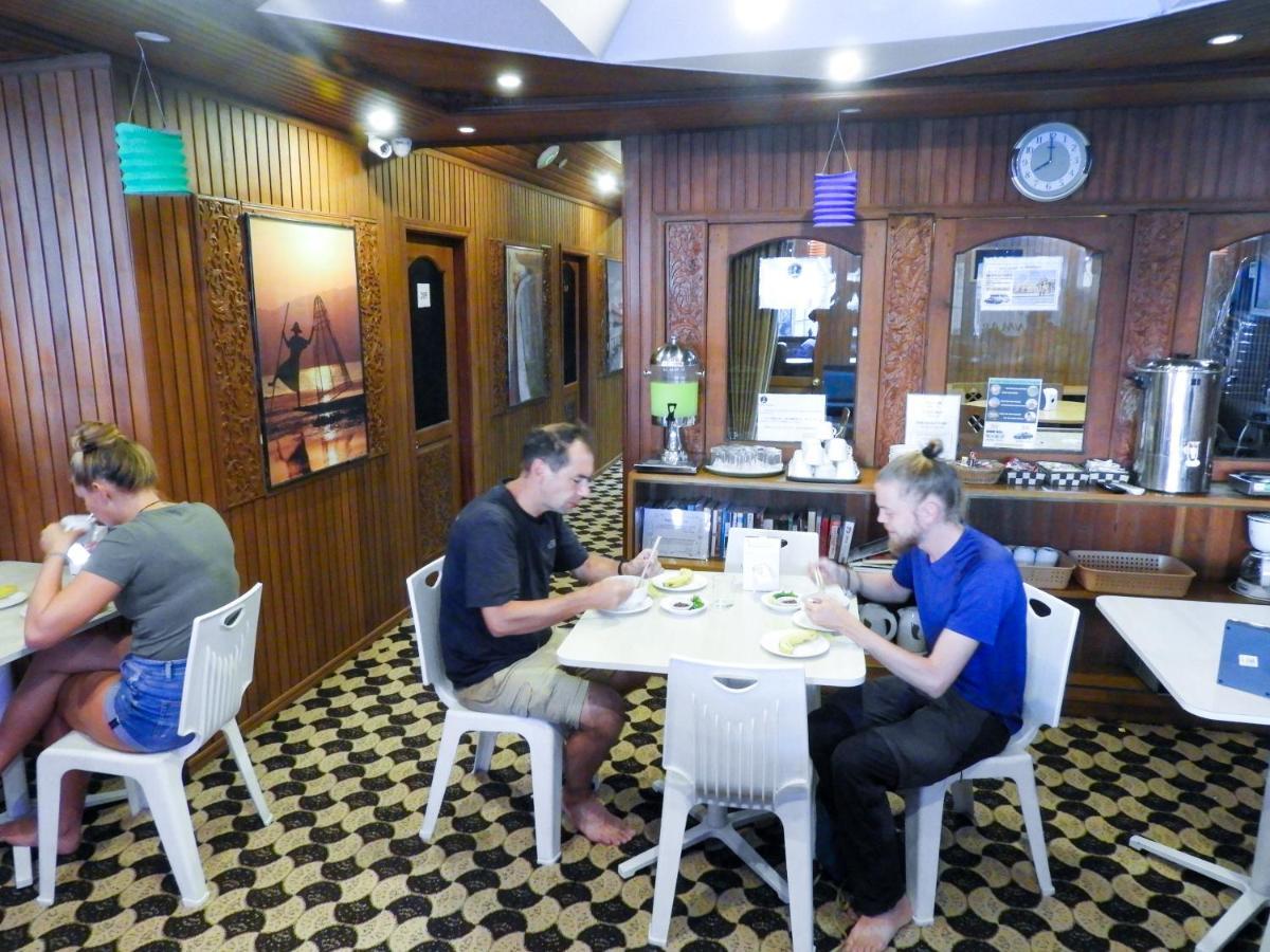 Backpacker Hostel (Adults Only) Γιανγκόν Εξωτερικό φωτογραφία